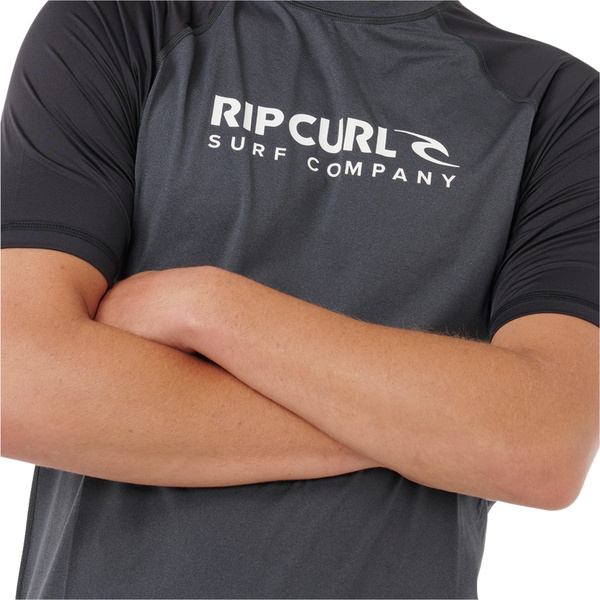 2026 Rip Curl Shock UPF Kortærmet Lycra-vest Til Mænd 16HMRV - Black Marle